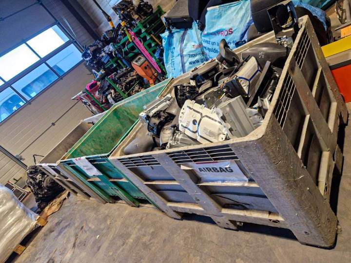 Bennes de recyclage pièces auto, Metz