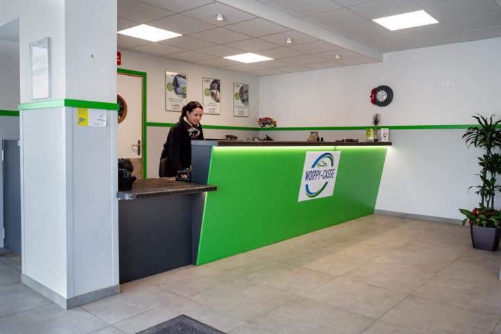Intérieur de la casse automobile, Metz