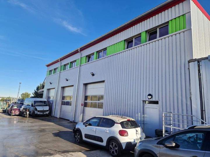 Vue extérieure de casse auto, Metz